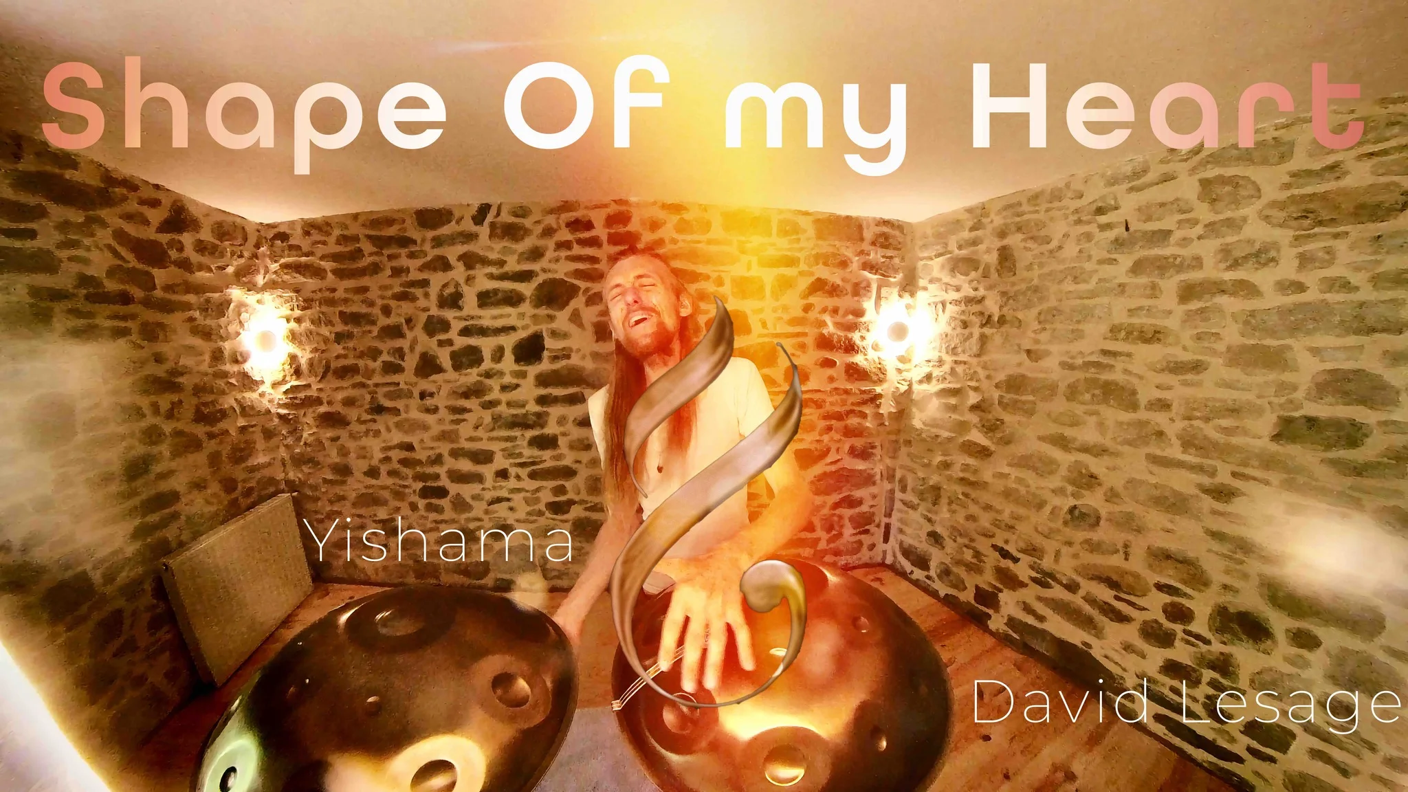 David Lesage jouant ses deux handpans Yishama côte à côte